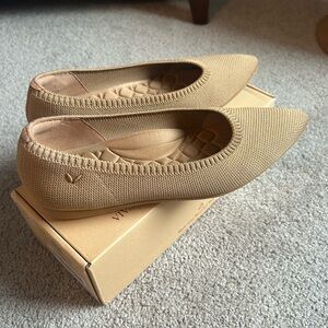 Vivaia Aria pointed toe flats - excellent condition!